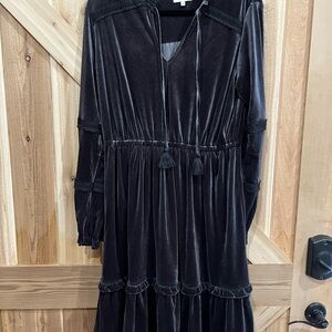 Chic Grey Velvet Midi Dress